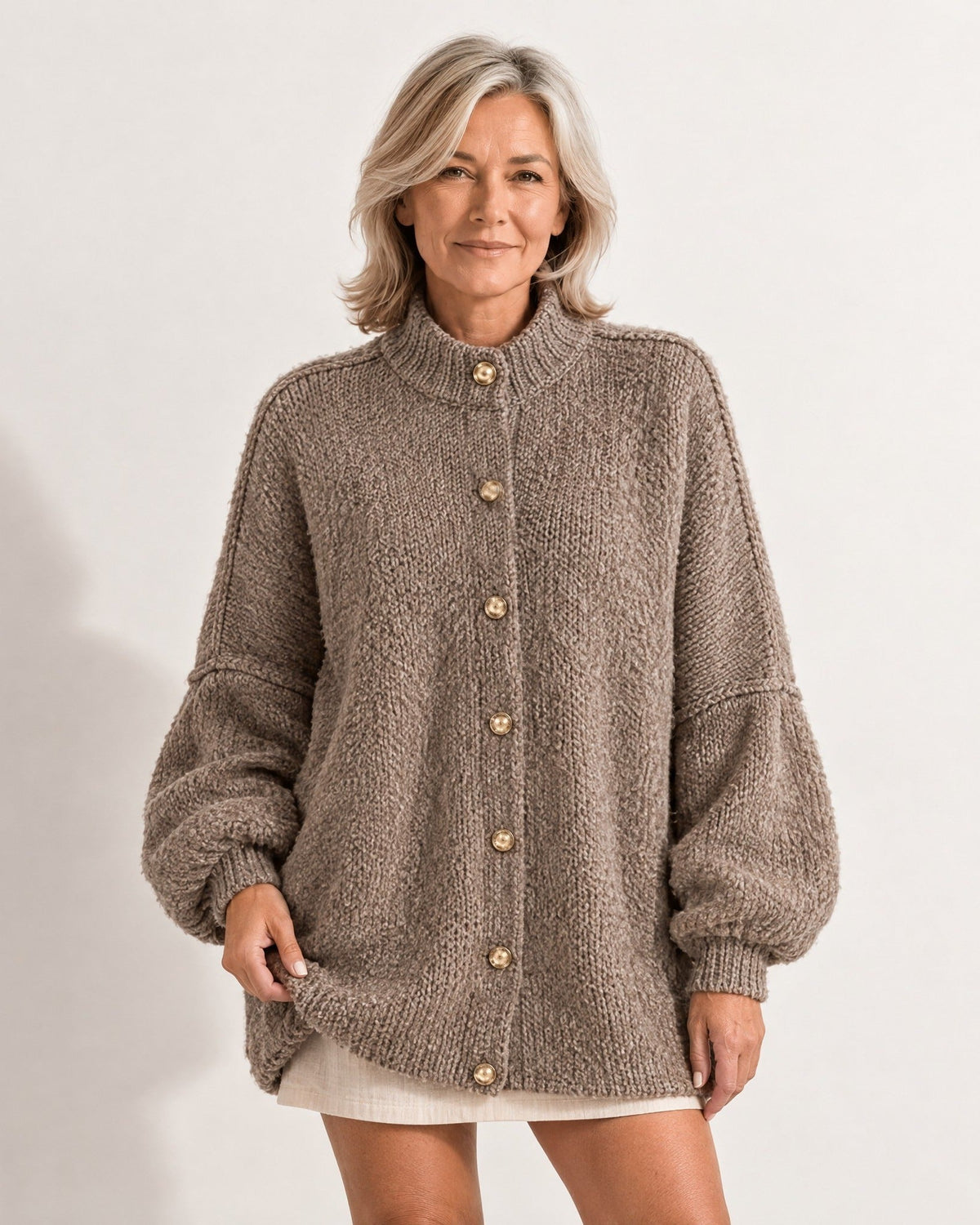 Amalia Cardigan in Taupe – Vorderansicht