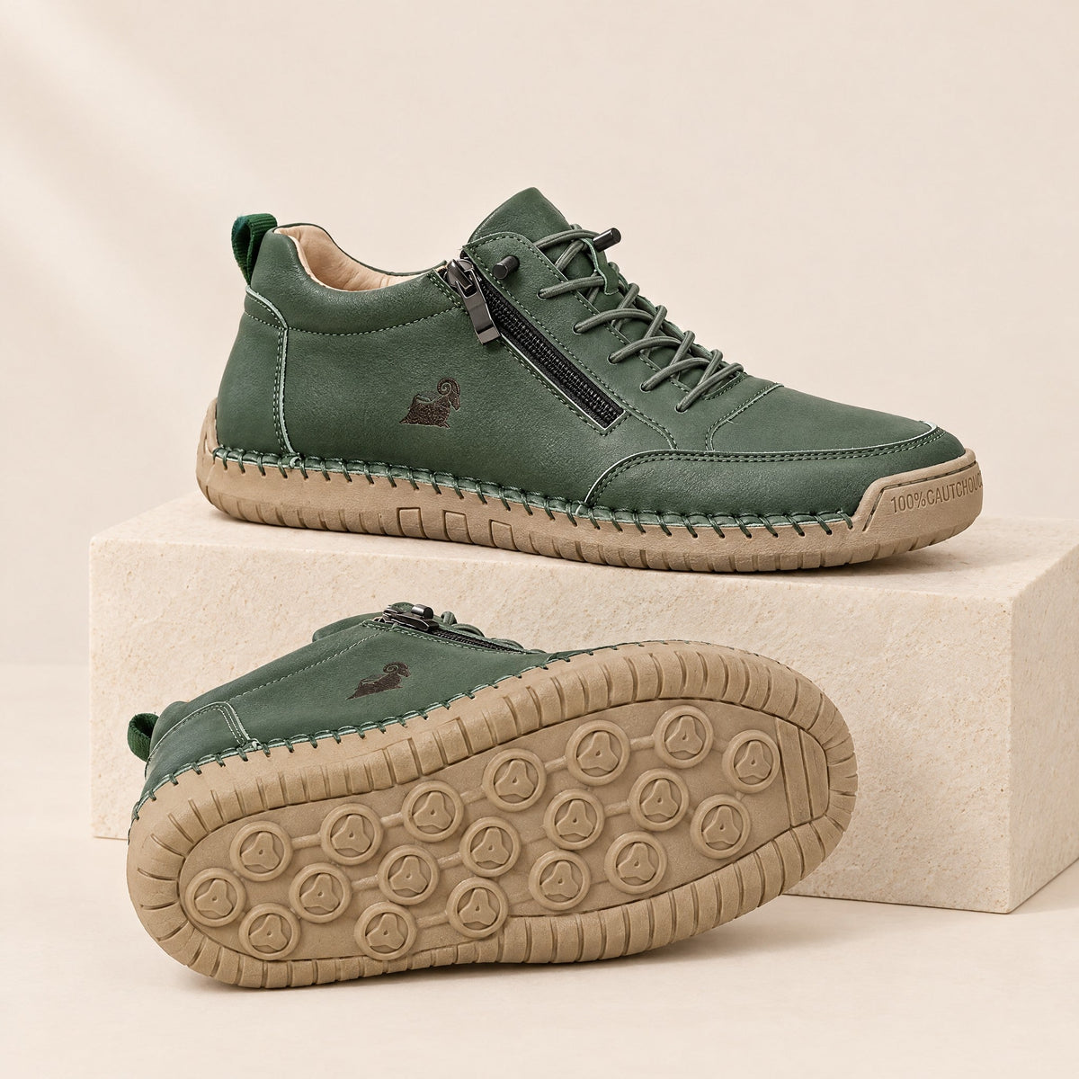 ELLA Sneaker in Dunkelgrün – Seitenansicht mit Reißverschluss und Sohle