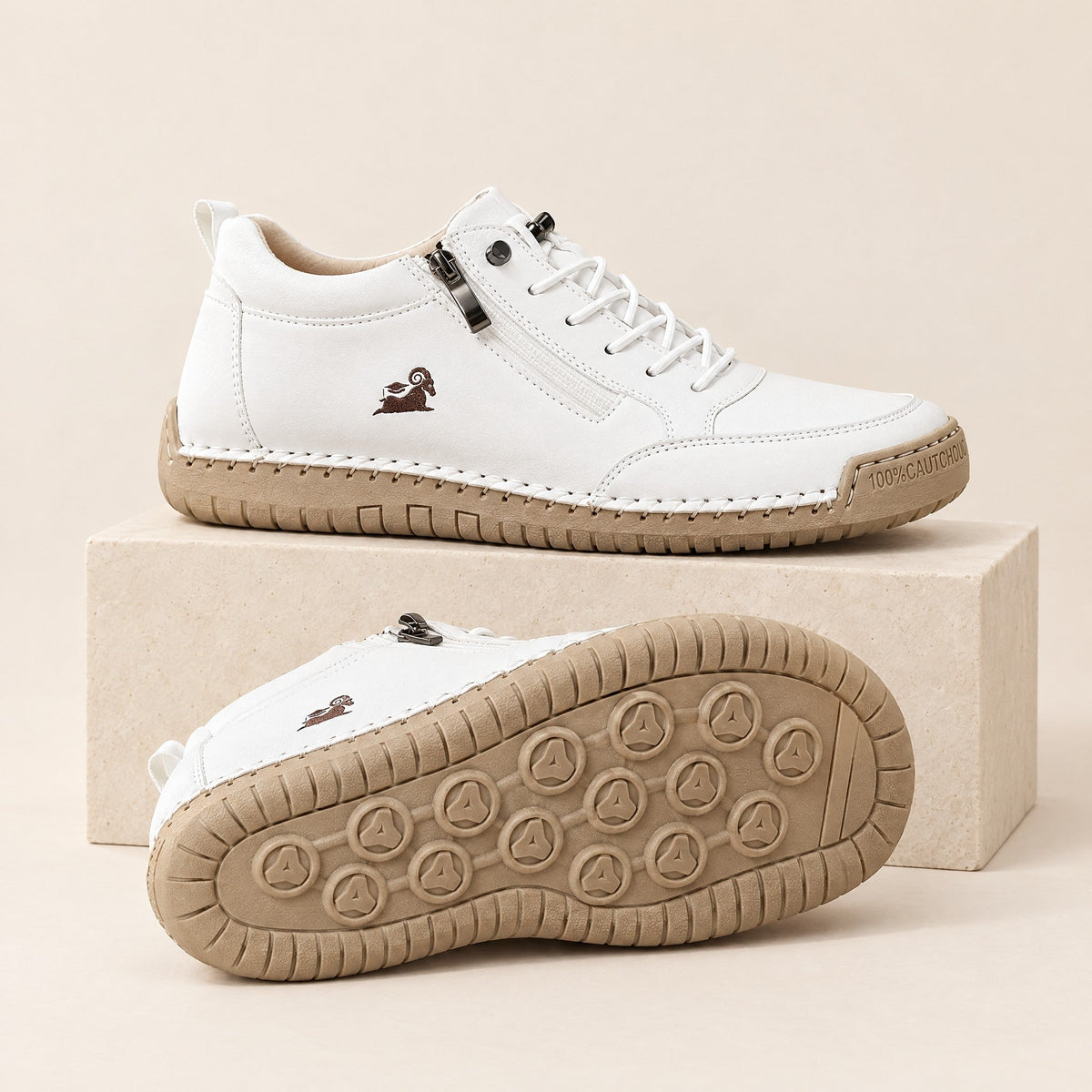 ELLA Sneaker in Weiß – Seitenansicht mit Reißverschluss und Sohle