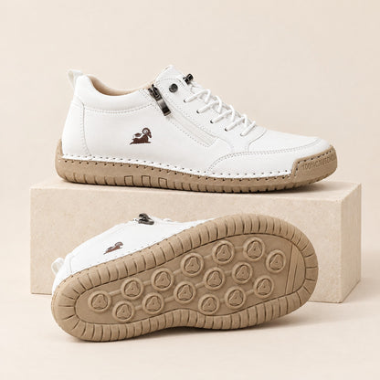 ELLA Sneaker in Weiß – Seitenansicht mit Reißverschluss und Sohle