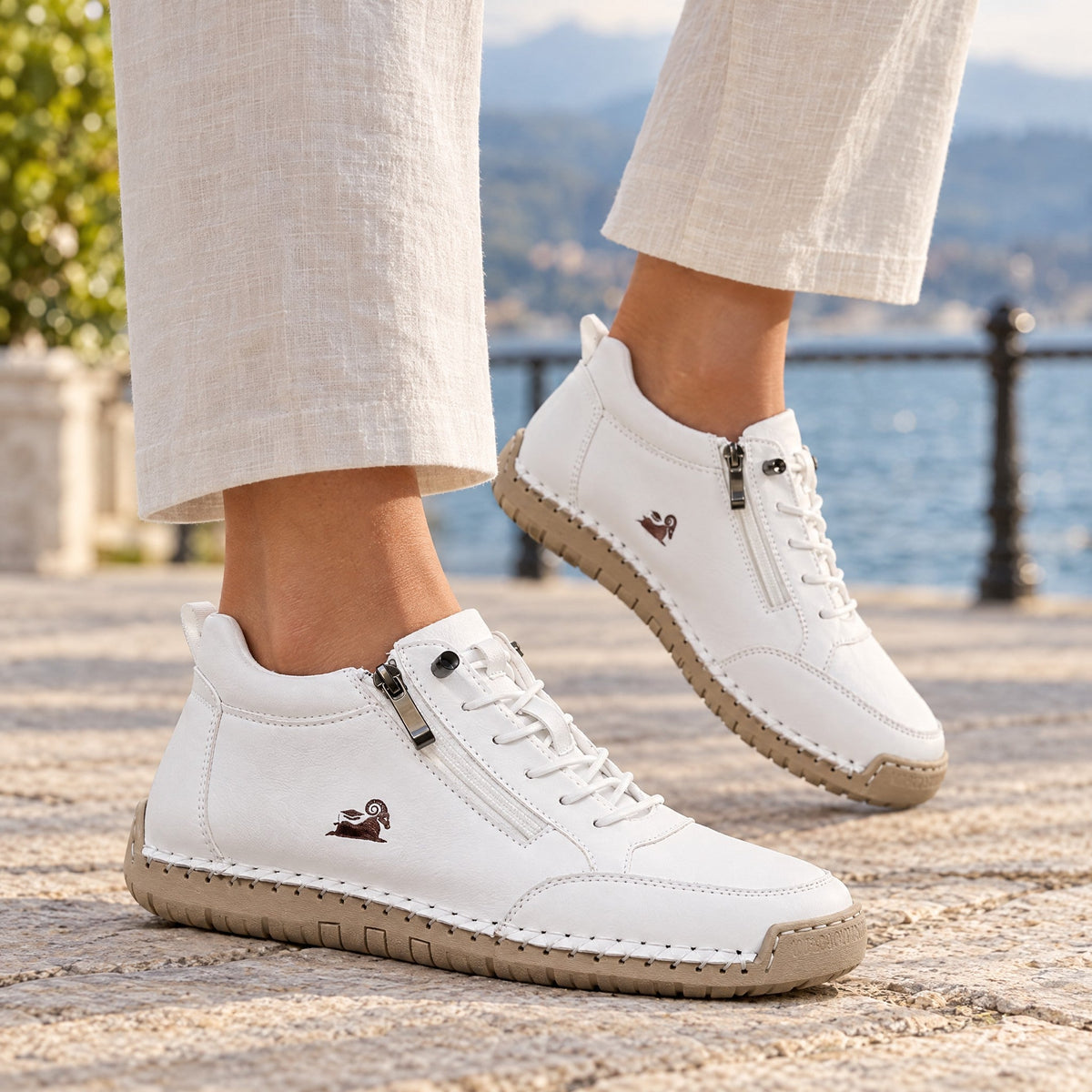 ELLA Sneaker in Weiß – am Fuß getragen