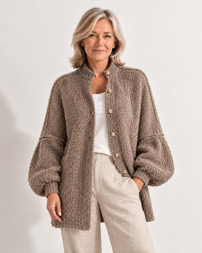 Amalia Cardigan in Taupe – offen getragen