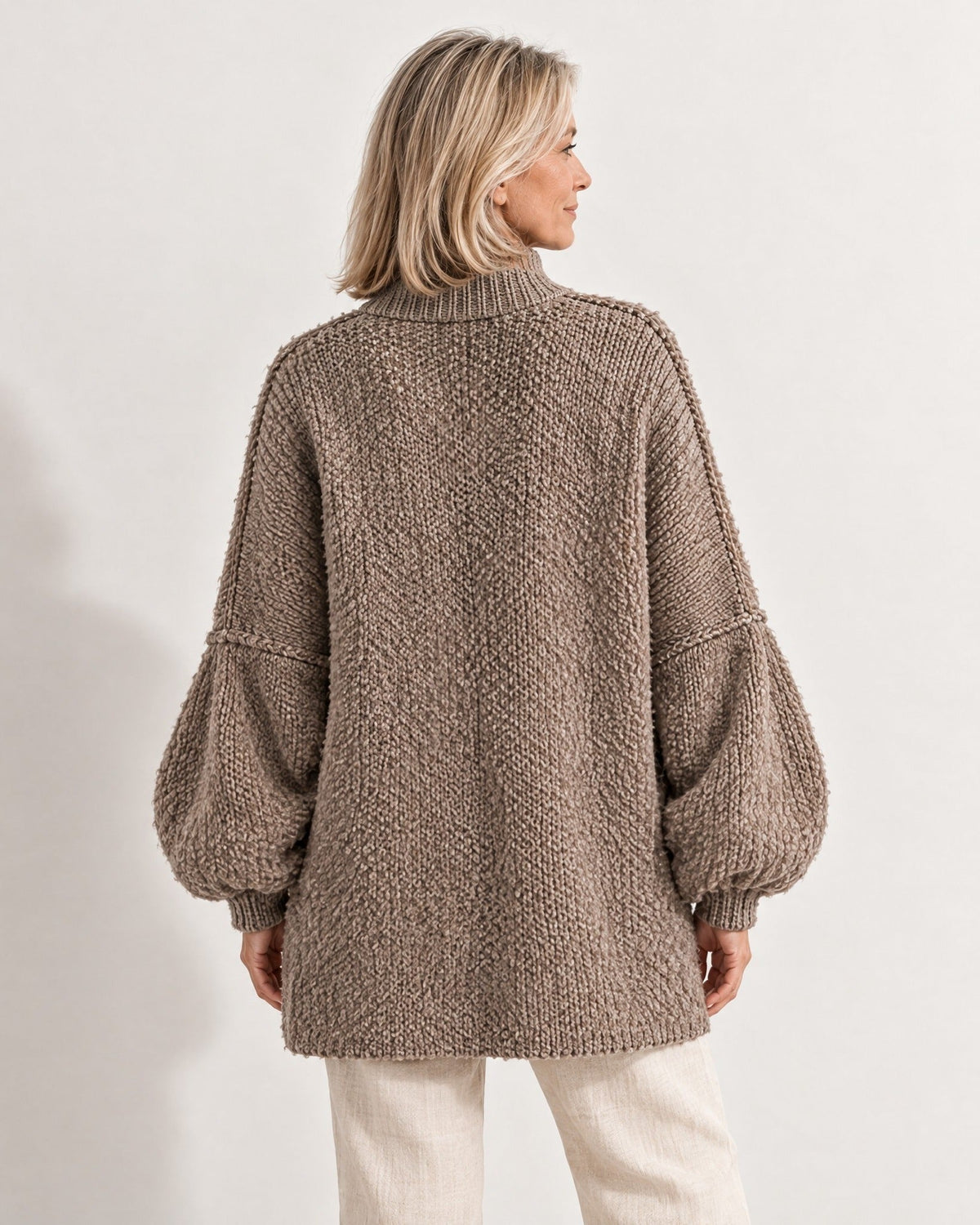 Amalia Cardigan in Taupe – Rückansicht