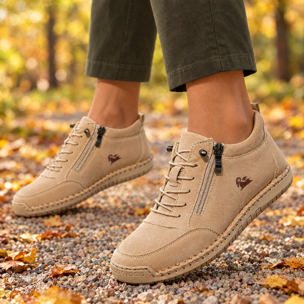 ELLA Sneaker in Khaki – am Fuß getragen