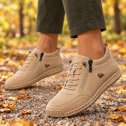 ELLA Sneaker in Khaki – am Fuß getragen